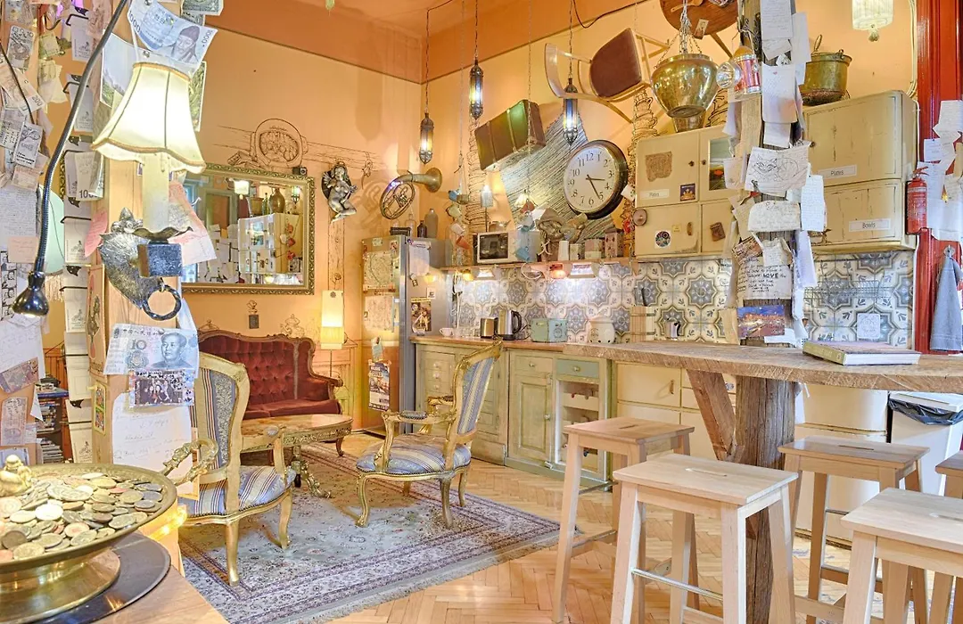 Lavender Circus Hostel, Doubles&Ensuites-1